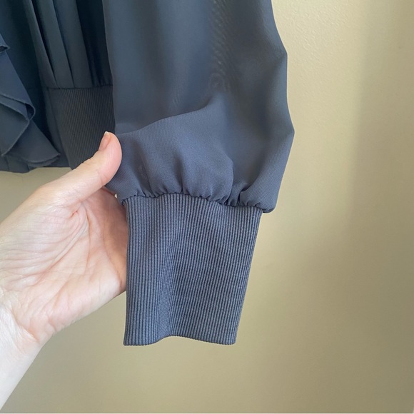 Express Ruffled Blouse Zip Up Casual Dressy Pleated Long Sleeves Size 4 - Picture 3 of 8